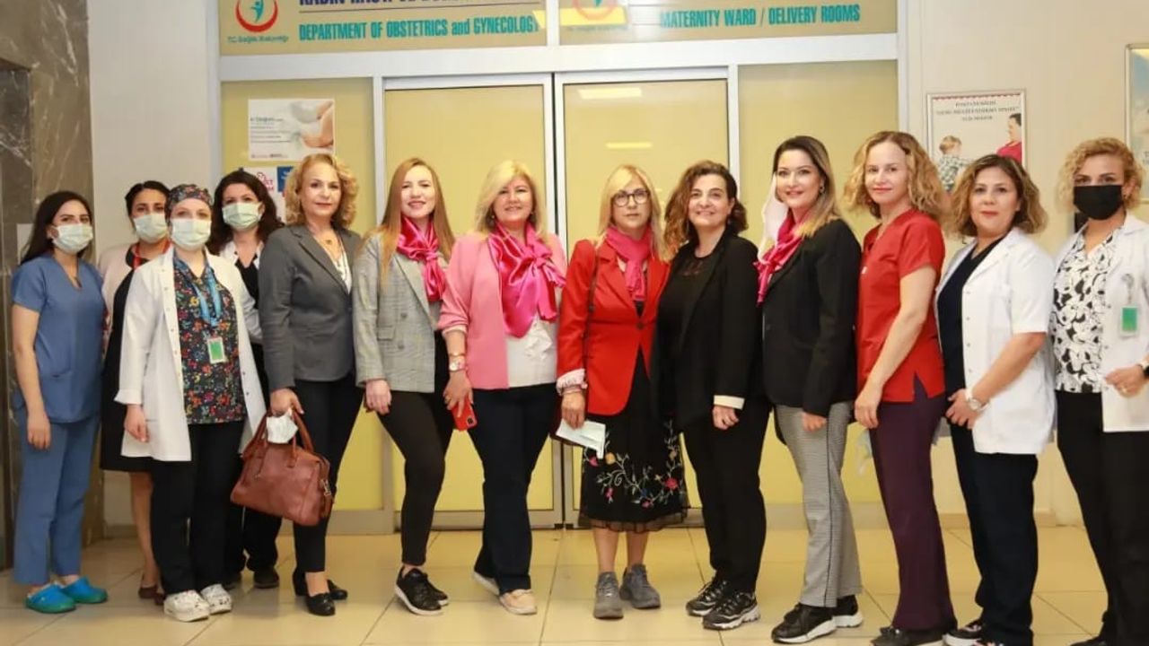 KAR-İŞKAD hastanede yeni annelerin gününü kutladı