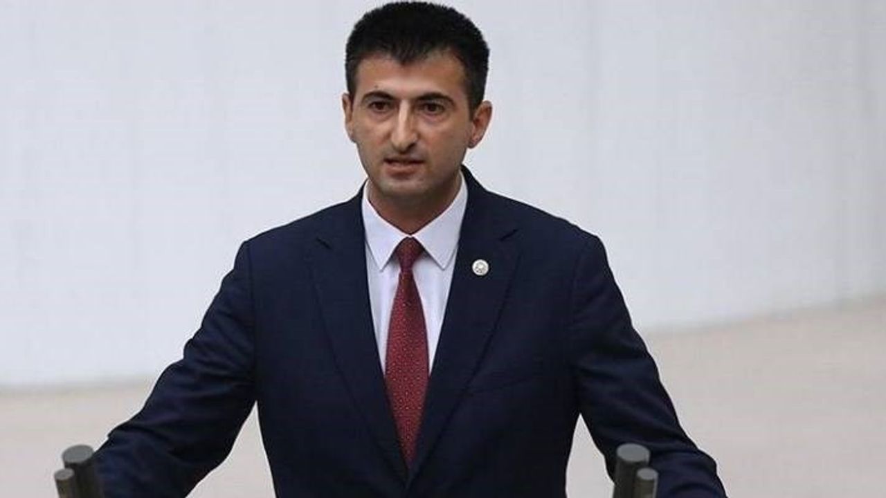 CHP'den istifa eden milletvekili Çelebi AK Parti'ye geçti