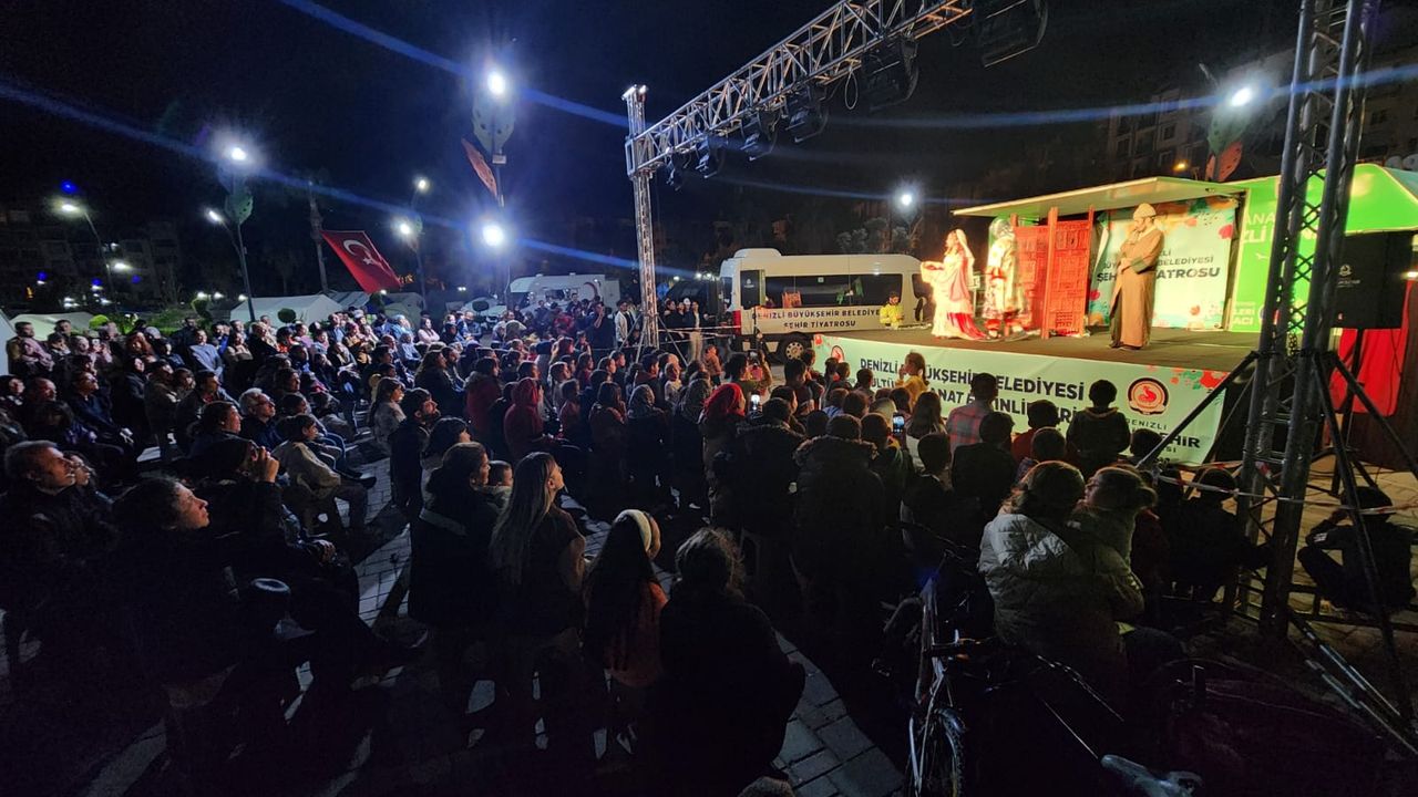Büyükşehir Şehir Tiyatrosu ramazan etkinlikleri ile deprem bölgesinde