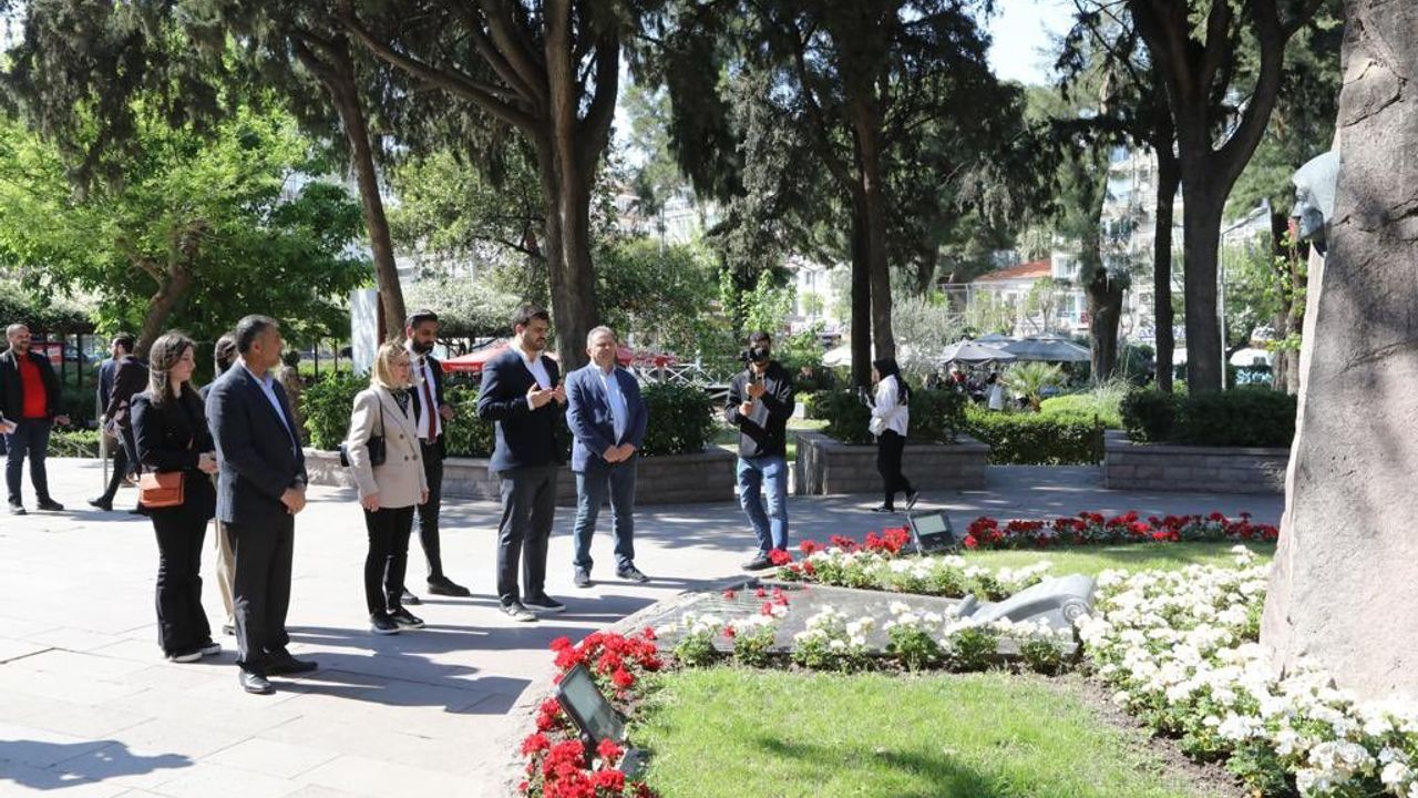 AK Partili İnan’dan, anlamlı günde, Zübeyde Hanım’ın mezarına ziyaret