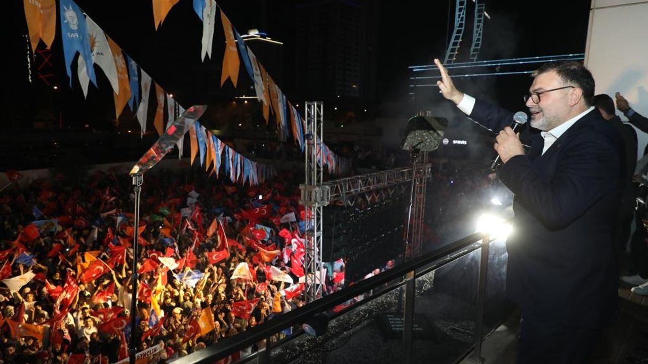 AK Parti İzmir'den seçim zaferi kutlaması