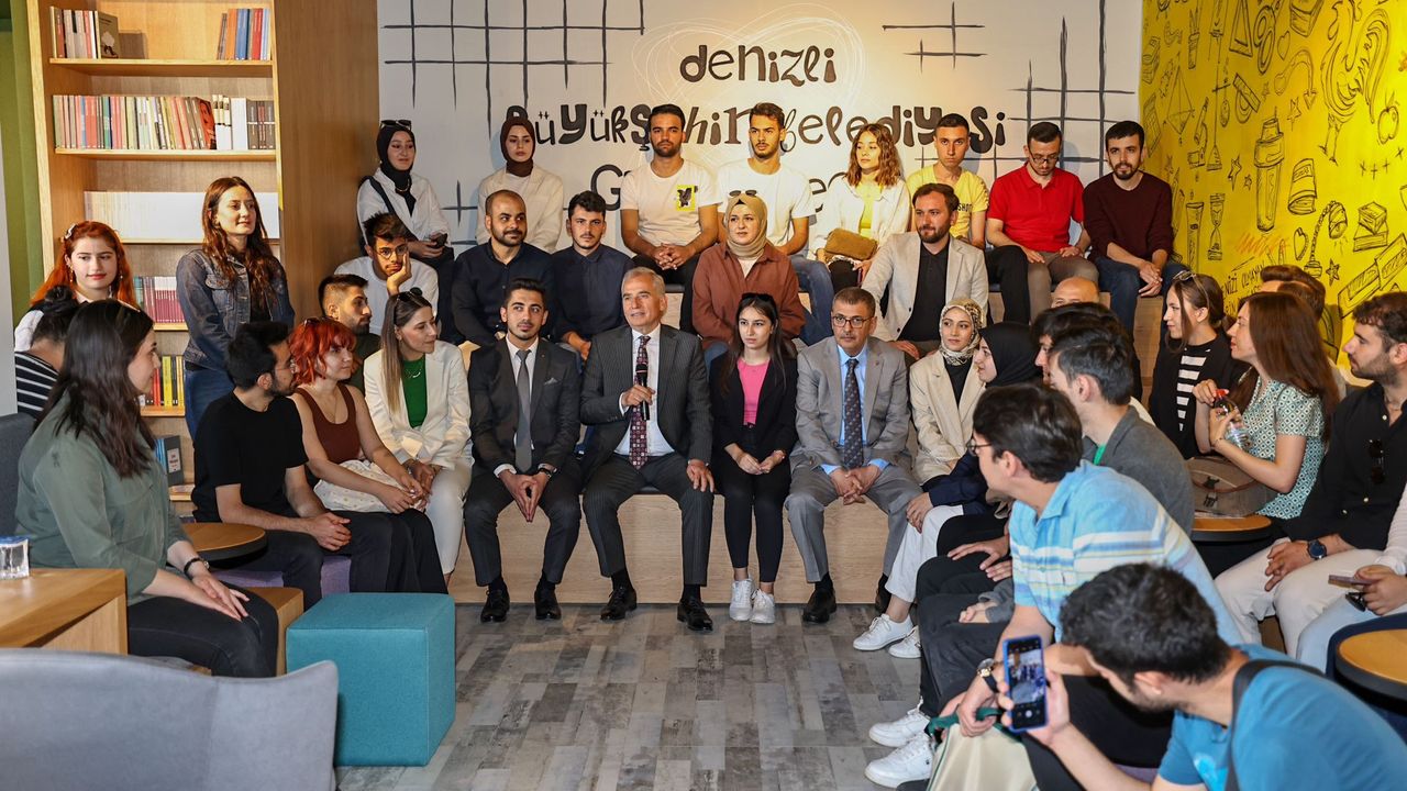 PAÜ'de Büyükşehir Belediyesi gençlik noktası açıldı