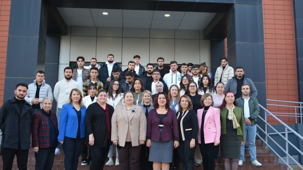 EÜ’den Azerbaycanlı öğrencilere sertifikalı ilk yardım eğitimi