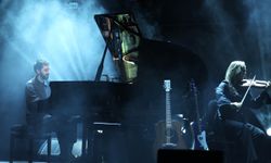 Dünyaca ünlü piyanist İzmir'de ayakta alkışlandı