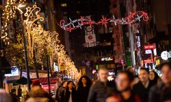 Yeni Yıl Ruhu İzmir’in Caddelerine Yansıdı