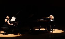 İki piyano, iki kültür: AASSM’de duygusal konser