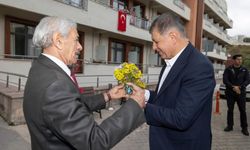 Başkan Tugay huzurevi sakinleriyle bayramlaştı