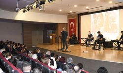 Çiğli’de Anadolu Rock Rüzgarı: Barış Manço ve Cem Karaca Şarkılarıyla Anıldı