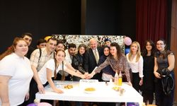 Menemenli oyuncular sahnede yıldızlaştı