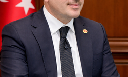 AK Partili Kırkpınar’dan Tugay’a Sert Eleştiri: “İzmir Hizmet Bekliyor, Siyaset Değil”