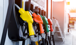 İZMİR’DE MOTORİN 70,60 TL’YE ÇIKIYOR