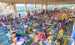 Körfez’in mavisinde 400 kişilik yoga buluşması