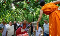 Selçuk’ta Şen Şeftali Şenliği üreticiye umut oldu