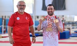 İstiklal Marşı’nı yedi kez okuttu, Türkiye’nin gururu oldu