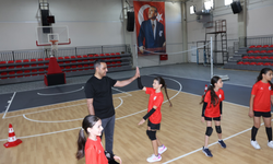 Çiğli Atatürk Kapalı Spor Salonu Yenilenen Yüzüyle Sporculara Kapılarını Açtı