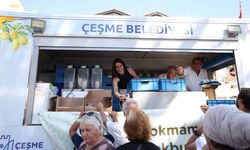 Çeşme'de aşure lokması paylaşıldı