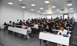 Menemen’de YKS öncesi prova üniversite amfisinde