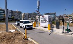 Araçlar otoparka, yolcular metroya