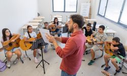 Büyükşehir’in Yaz Okulu hem eğlendiriyor hem öğretiyor
