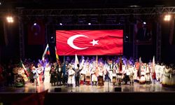 BALÇOVA’DA 30 AĞUSTOS COŞKUSU DÜNYANIN RENKLERİYLE BULUŞTU