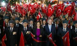 Karşıyaka’da 9 Eylül coşkusu sokakları kırmızı beyaza bürüdü