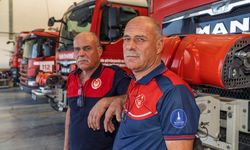 İZMİR’DE 33 YILLIK İTFAİYECİLİK HİKÂYESİ: İKİZ KARDEŞLER OMUZ OMUZA GÖREVDE