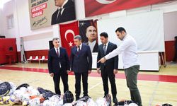 BAYRAKLI’DA 51 OKULA 1,5 MİLYON TL’LİK SPOR DESTEĞİ