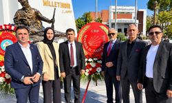 CHP Manisa İl Başkanlığı’ndan Atatürk’e Anlamlı Çelenk Sunumu