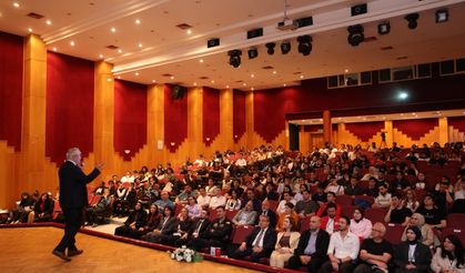 DEÜ’DE TÜRK HAVACILIĞININ DÜNÜ, BUGÜNÜ VE YARINI KONUŞULDU