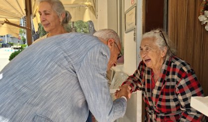 HUZUREVİNDE DUYGU SELİ