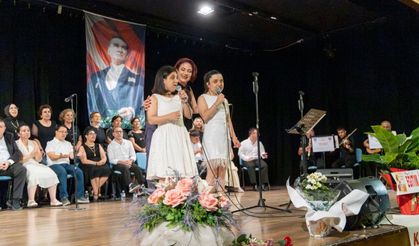 Karşıyaka’da sahne özel bireylerin:  Bir Nota Bir Gülüş korosundan muhteşem konser