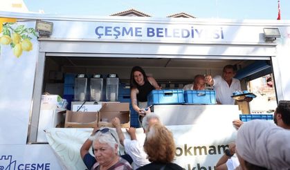 Çeşme'de aşure lokması paylaşıldı