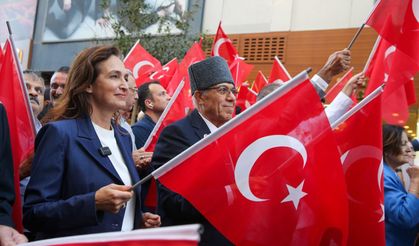 Karşıyaka’da gazilere saygı yürüyüşü