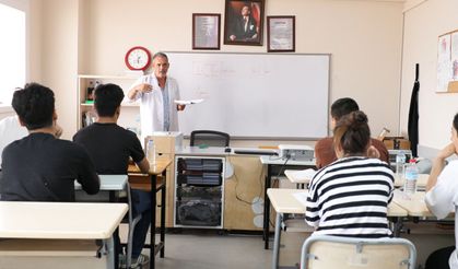 BAYRAKLI’DA EĞİTİME ANAOKULUNDAN ÜNİVERSİTEYE KADAR DESTEK