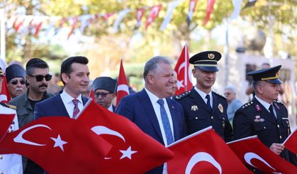 URLA’NIN KURTULUŞUNUN 104. YIL DÖNÜMÜ TÖRENLE KUTLANDI