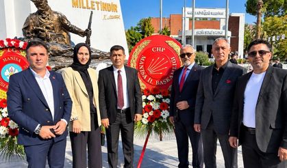 CHP Manisa İl Başkanlığı’ndan Atatürk’e Anlamlı Çelenk Sunumu