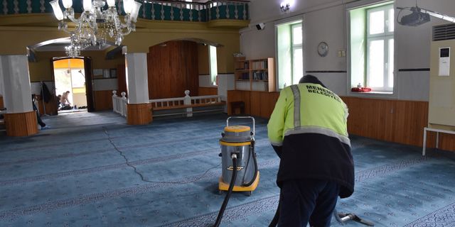 Menemen Belediyesi cami temizliğini tamamladı
