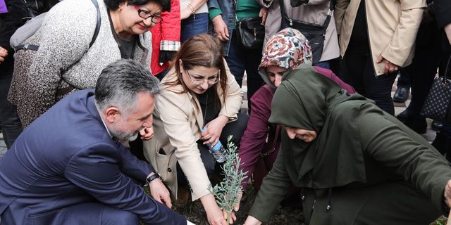 CHP Bayraklı, kadınlar anısına fidan dikti