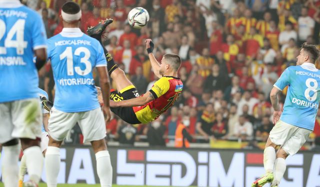 Göztepe evinde darbe aldı