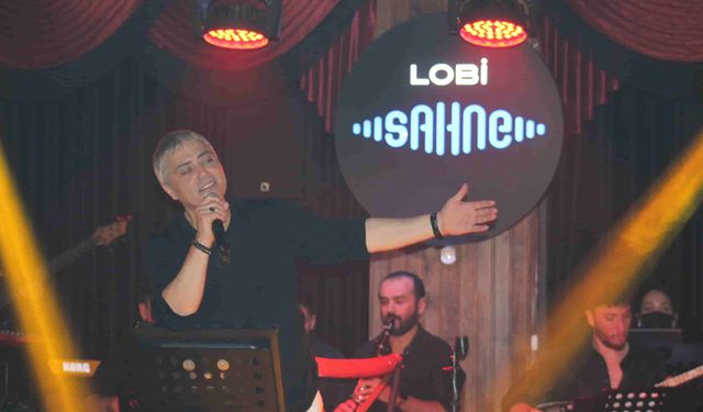 Cengiz Kurtoğlu, Lobi Sahne'de dinleyicileri büyüledi
