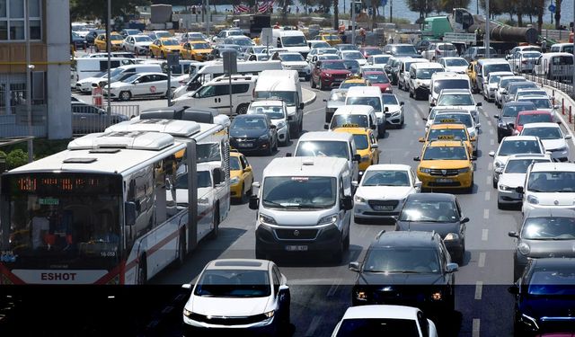 İzmir'de trafiğe kayıtlı araç sayısı arttı