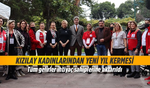 Kızılay kadınlarından yeni yıl kermesi