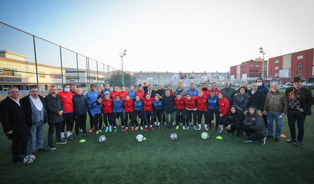 Konak’ın kadın futbolcularından Şampiyonluk sözü