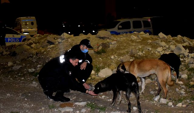 Çeşme Emniyeti’nden alkışlanacak hareket!