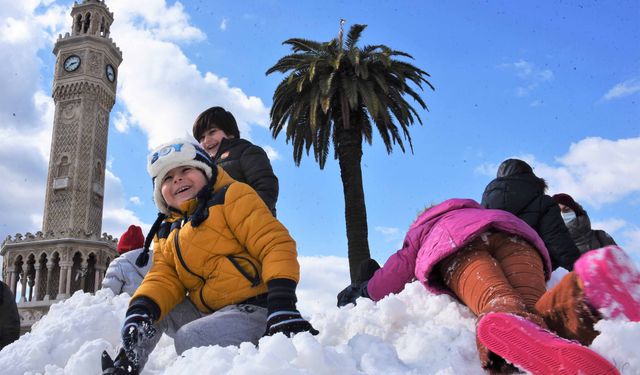 Başkan Karakayalı’dan çocuklara kar sürprizi