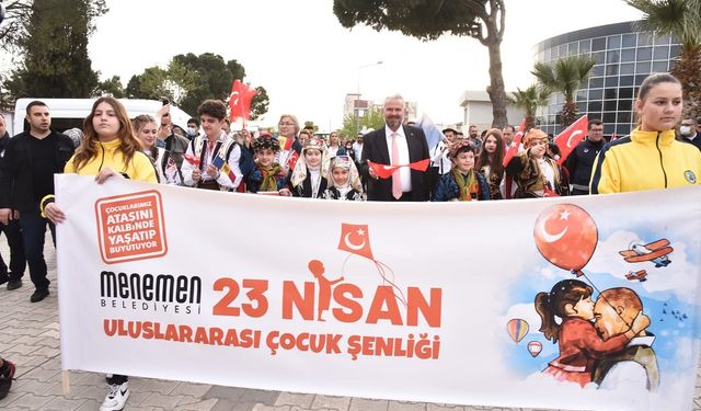 Menemen'de 23 Nisan Şenlikleri kortejle başladı