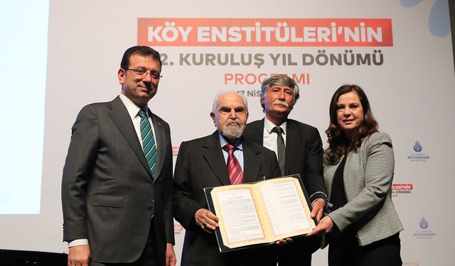 İmamoğlu ve Çalkaya Aydınlana Onur Ödülü verdi