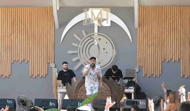 Ünlü rapçi Sefo, Çeşme’de sahne aldı