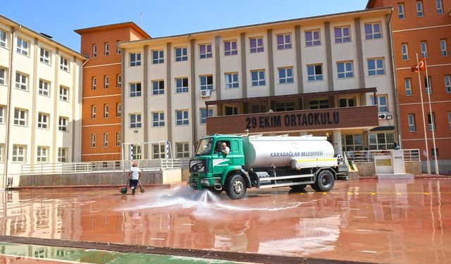 Karabağlar Belediyesi'nden eğitime temizlik desteği