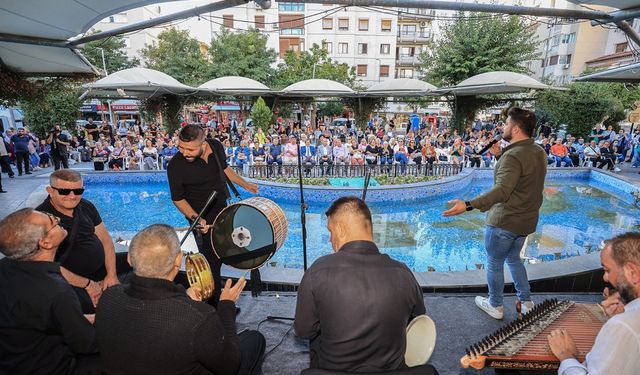 Konak parkları, Roman Müzisyenlerle coştu